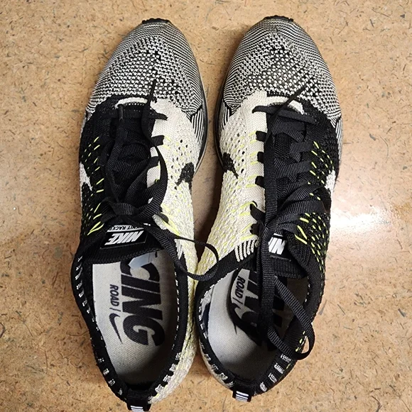Nike Flyknit Racer Women's Size 7 - Picture 8 of 13